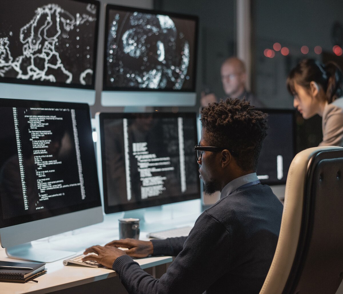 Multinationales Unternehmen verbessert seinen Schutz durch Stresstests seines Cybersicherheitsprogramms.