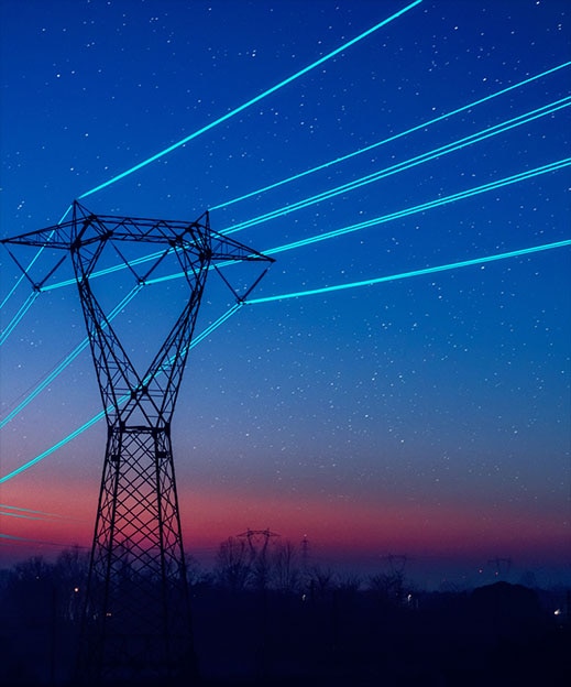 Strommast und Stromleitungen